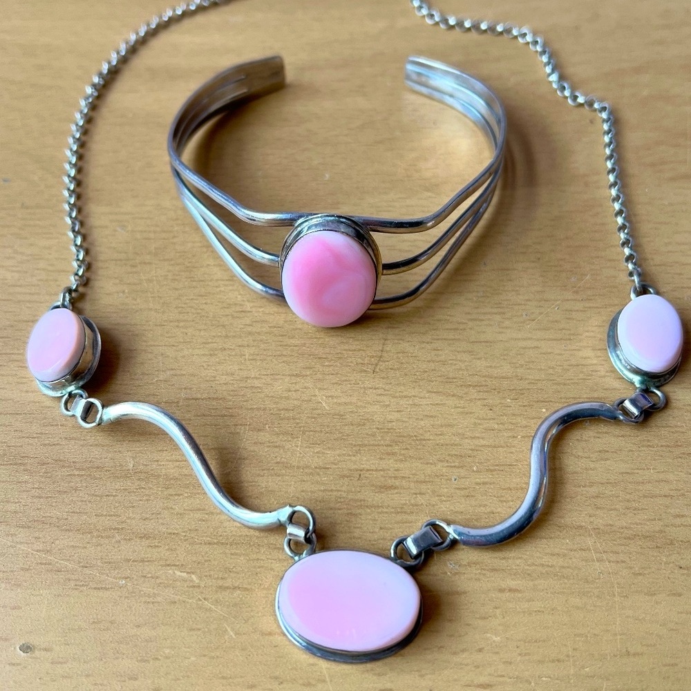 VINTAGE LARGE PINK OPAL CONCH PEARL SHELL CUFF BRACELET & NECKLACE 2PC SET 925SS